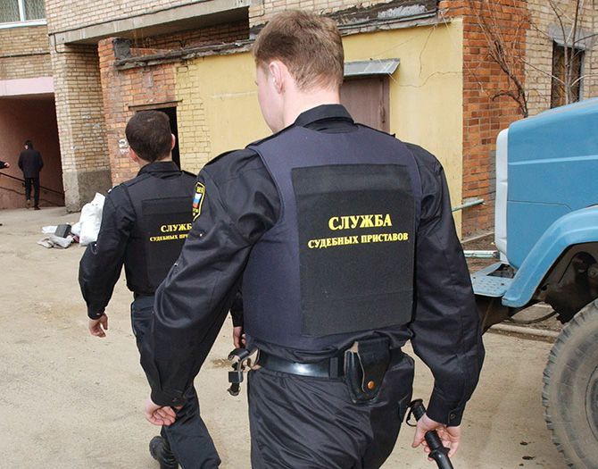 Судебный пристав спешит к неплательщику алиментов